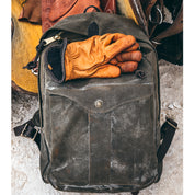Sac à dos Filson Journeyman Backpack Cinder avec détails en cuir