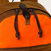 Filson Journeyman Backpack Tan / Flame avec tirettes en cuir