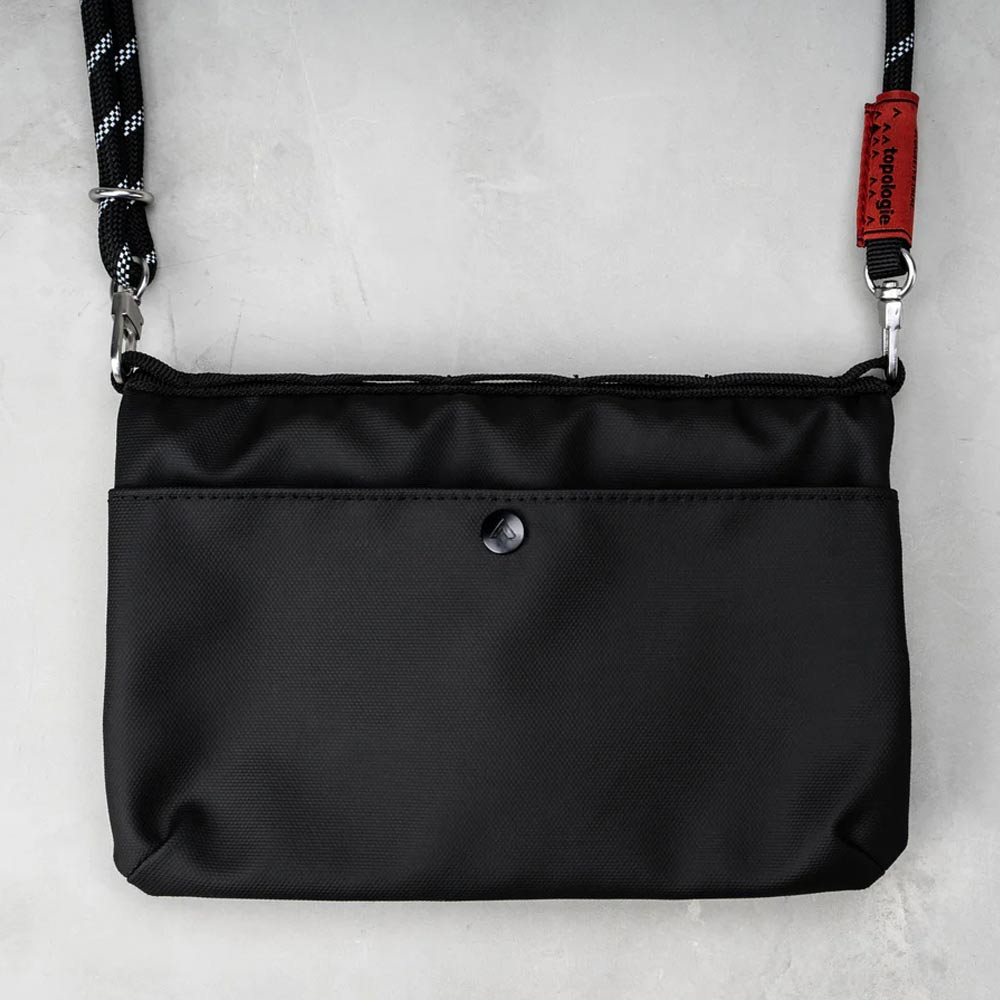 Small Black  Nylon Topologie Flat Bag Fin med flad lomme