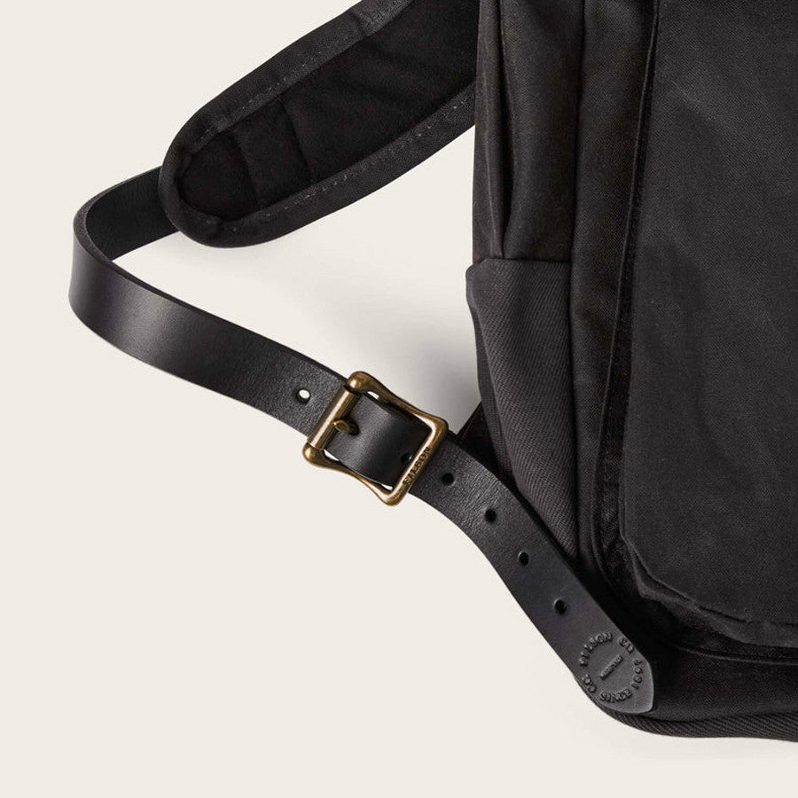Journeyman  Cinder Filson-rygsæk med metalspænde og læderrem