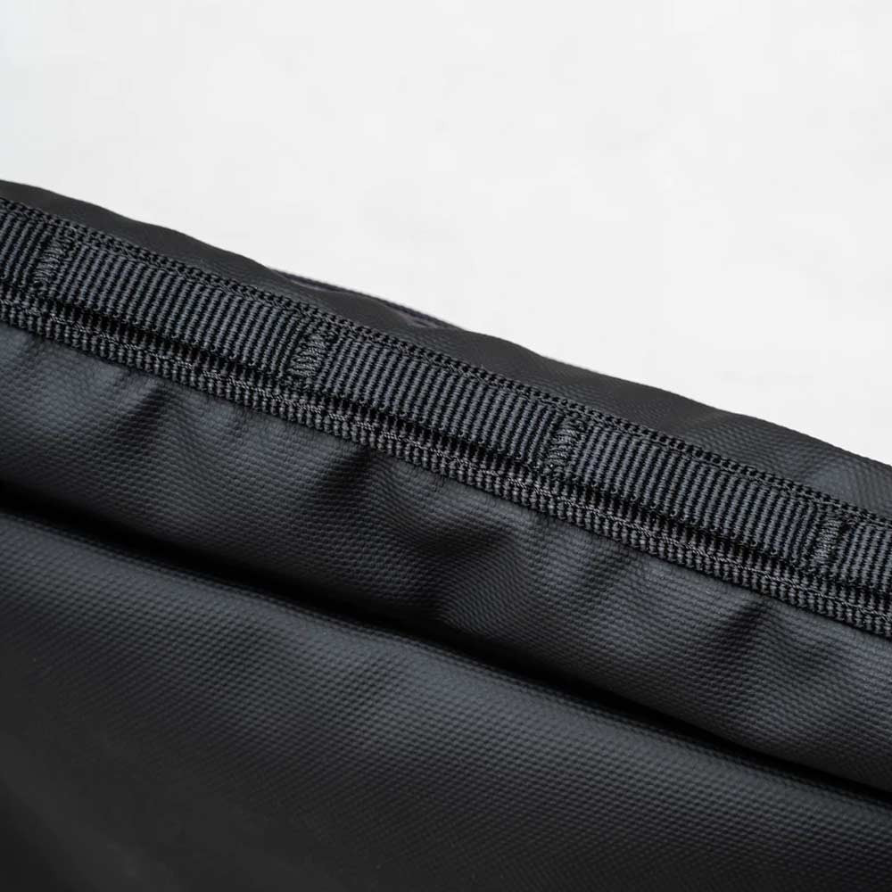 Black Dry Topologie flad taske med margueritkæde
