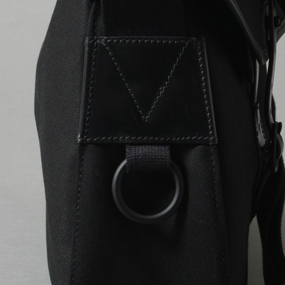 Brady Borse Ariel Trout Large  Black  Black  laterale con passante leather